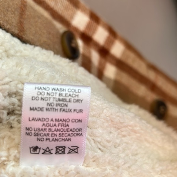 Tan Plaid Shacket with Sherpa Lining and Collar Size Medium - Picture 7 of 7